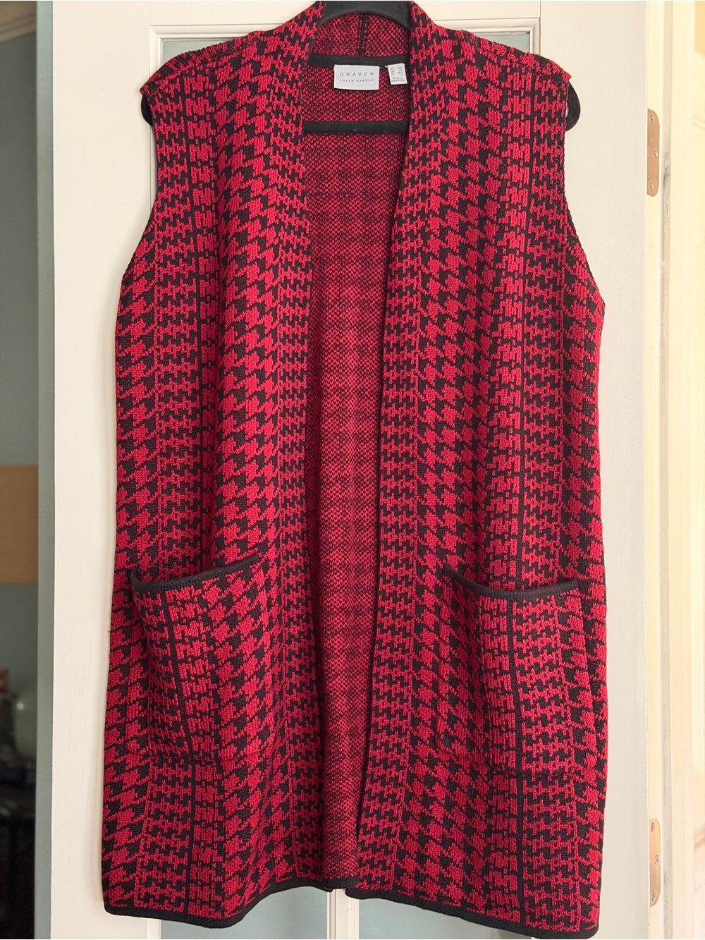 Nwots Sleeveless Red & Black Houndstooth Knit sweater/tunic. Susan Graver. Med.